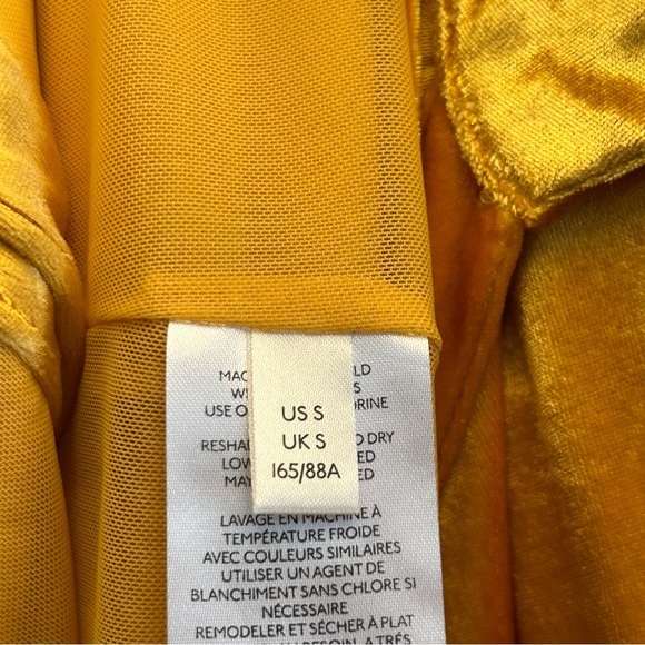 Elegant Gold Button-Down Dress - Picture 6 of 6